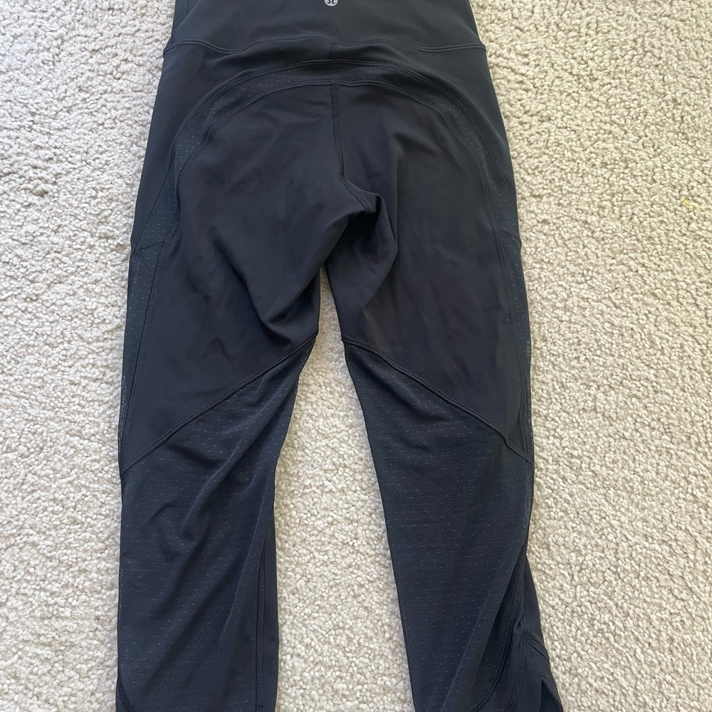 Lululemon Revitalize Crop (21”)